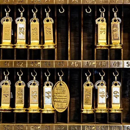 Amiot فندق باريس